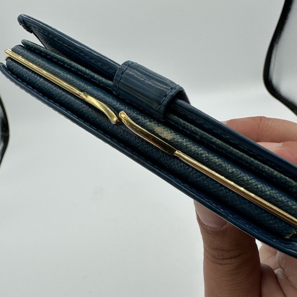 Louis Vuitton Blue Epi Leather Kisslock Wallet main image 0